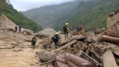 Ascienden a 14 los muertos por la avalancha en el centro de Colombia