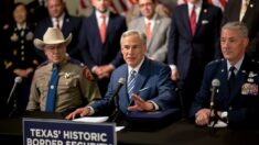 El gobernador de Texas Greg Abbott envía un quinto autobús de inmigrantes ilegales a Los Ángeles