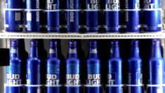 Contratista del fabricante de Bud Light Anheuser-Busch cierra 2 plantas embotelladoras