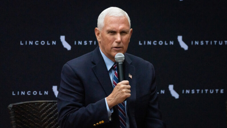 El ex vicepresidente Mike Pence habla en Anaheim, California, el 18 de abril de 2023. (John Fredricks/The Epoch Times)