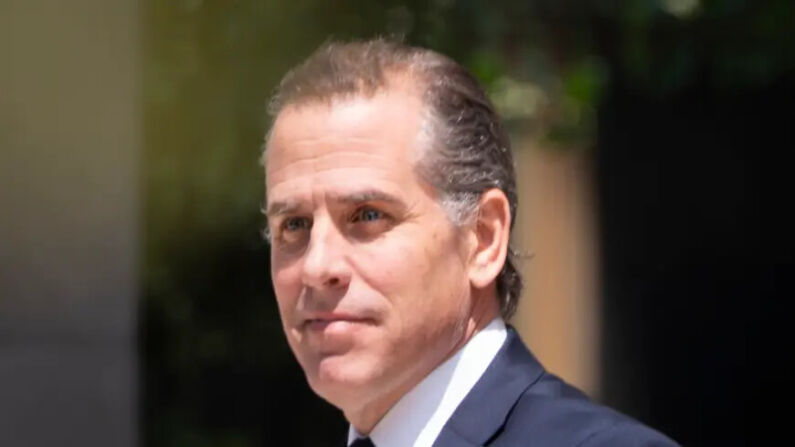 Hunter Biden sale del Edificio Federal J. Caleb Boggs en Wilmington, Del., el 26 de julio de 2023. (Madalina Vasiliu/The Epoch Times)
