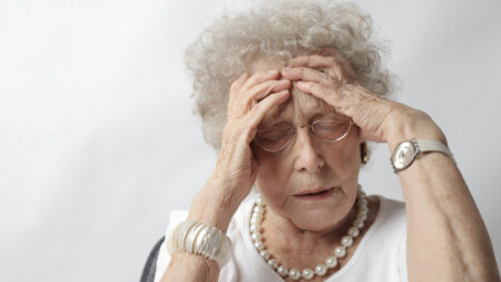 ¿Qué es el «sundowning» o síndrome del ocaso y por qué afecta a muchas personas con demencia?