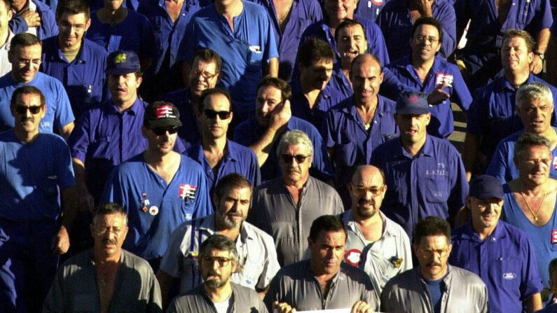 Fotografía de archivo de unos 3.500 trabajadores de la factoria Ford que participan en una marcha. EFE/Alberto Estévez
