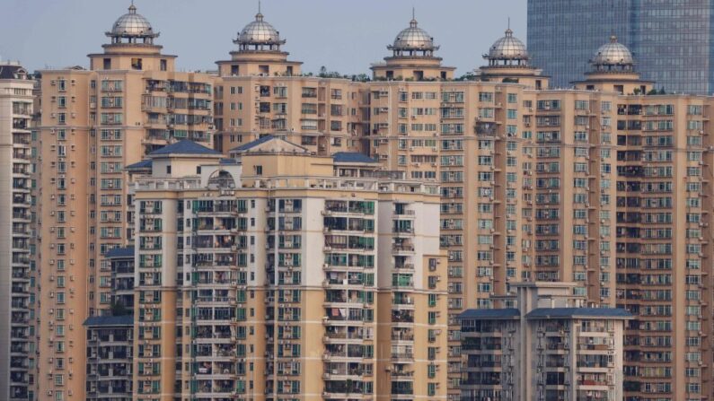 Edificios residenciales y apartamentos en Guangzhou, en la provincia sudoriental china de Guangdong, en abril de 2023. (Ludovic Marin/AFP vía Getty Images)