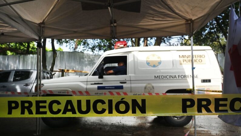 En una imagen de archivo se ve una ambulancia de Medicina Legal en Tegucigalpa (Honduras), el 22 de junio de 2023. (Orlando Sierra/AFP vía Getty Images)