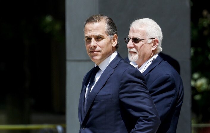 Hunter Biden, hijo del presidente estadounidense Joe Biden, se dirige al edificio federal J. Caleb Boggs el 26 de julio de 2023 en Wilmington, Delaware. (Anna Moneymaker/Getty Images)