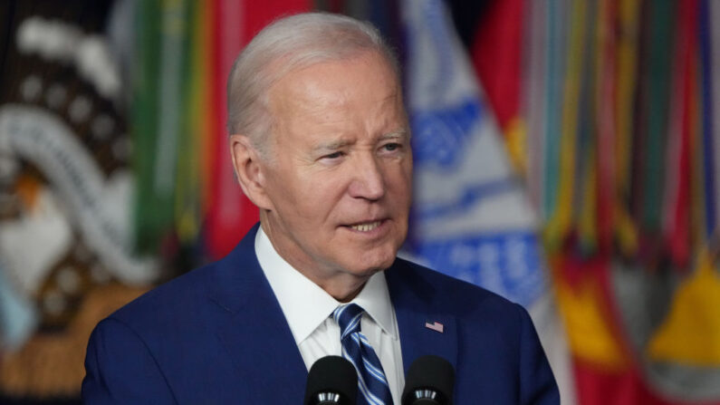 El presidente de EE.UU. Joe Biden habla en el Centro Médico del Departamento de Asuntos de Veteranos George E. Wahlen el 10 de agosto de 2023 en Salt Lake City, Utah.  (George Frey/Getty Images)