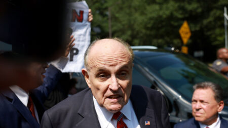 Giuliani se entrega en la cárcel de Georgia por el caso de Trump sobre las elecciones de 2020