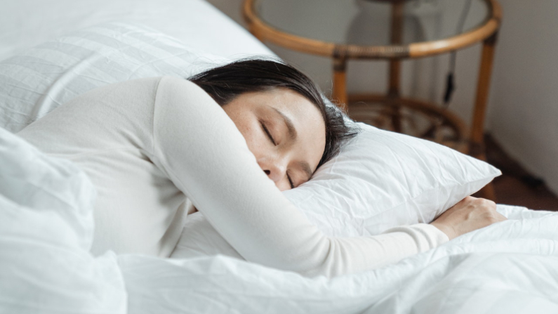 Los expertos recomiendan desarrollar el hábito de cambiar las sábanas con regularidad para evitar posibles riesgos para la salud. (Ketut Subiyanto / Pexels)