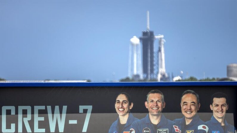 La NASA y la empresa SpaceX han decidido aplazar hasta mañana sábado el lanzamiento de la misión Crew-7, la séptima misión tripulada de la administración espacial estadounidense a la Estación Espacial Internacional. EFE/EPA/Cristobal Herrera-Ulashkevich