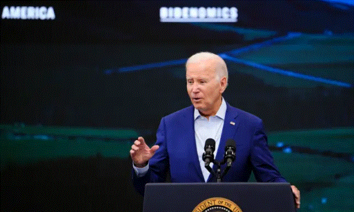 El presidente Joe Biden habla en las instalaciones de fabricación de Arcosa Wind Towers en Belén, Nuevo México, el 9 de agosto de 2023. (Madalina Vasiliu/The Epoch Times)