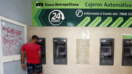 ¿Cómo afecta la bancarización a los cubanos? 