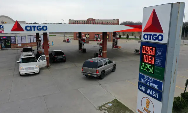 Se ve una gasolinera Citgo durante la pandemia de COVID-19 en Southgate, Michigan, el 24 de abril de 2020. (Gregory Shamus/Getty Images)
