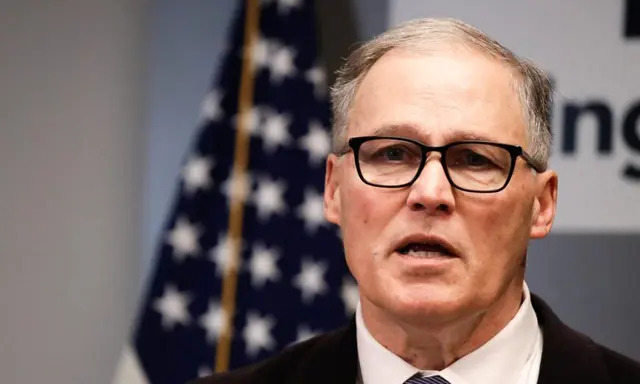 El gobernador del estado de Washington, Jay Inslee el 16 de marzo de 2020 en Seattle, Washington. (Elaine Thompson - Pool/Getty Images)