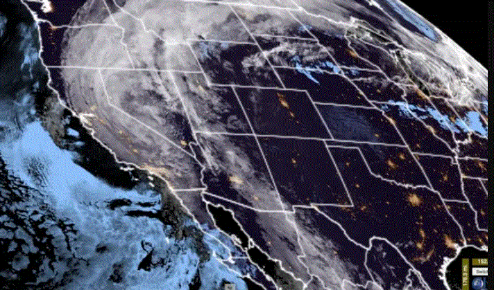 Imagen por satélite de NOAA sobre la trayectoria de la tormenta tropical Hilary y el movimiento de las nubes sobre la costa oeste de EE.UU. el 20 de agosto de 2023. (Captura de pantalla vía The Epoch Times/CIRA/RAMMB)