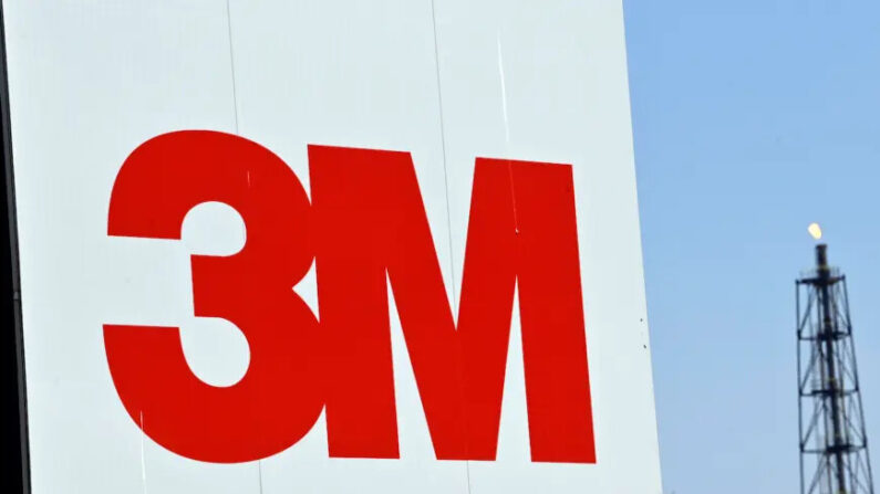 La imagen ilustrativa muestra el logotipo de 3M en el sitio de la planta de 3M en Zwijndrecht, Países Bajos, el 10 de junio de 2021. (Eric Lalmand/Belga Mag/AFP vía Getty Images)