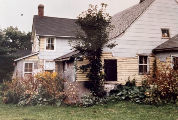 La casa de los Simpson en 1984, antes de la restauración. (Cortesía de Ronnie Simpson)