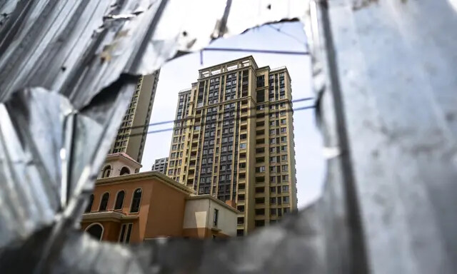 Edificios de apartamentos sin terminar en la ciudad de Xinzheng, en Zhengzhou, provincia central de Henan, China, el 20 de junio de 2023. (Pedro Pardo/AFP vía Getty Images)

