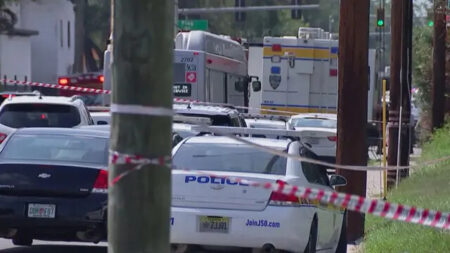 Alguacil: Mueren 3 personas y un atacante en tiroteo “por motivos raciales” en Jacksonville, Florida.