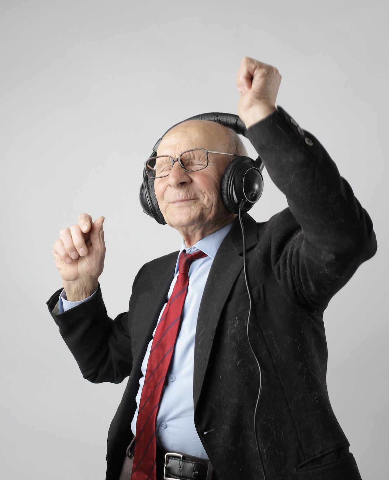 Se ha descubierto que la música mejora el estado de ánimo y la memoria en pacientes con demencia. (Andrea Piacquadio /Pexels)