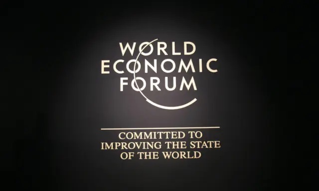Logotipo del Foro Económico Mundial tomado en el Centro de Congresos el 24 de enero de 2007. (Joel Saget/AFP vía Getty Images)