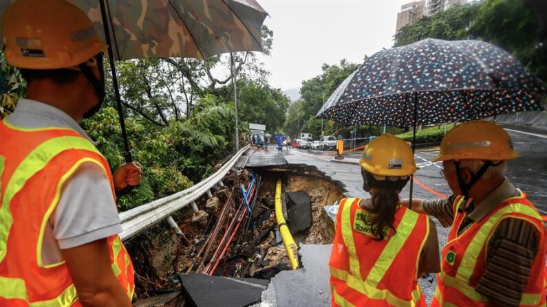 Un temporal sin precedentes en 140 años causa graves inundaciones en Hong Kong. EFE/EPA/Daniel Ceng 