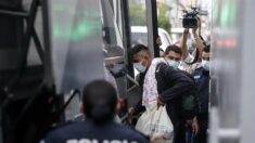 Agentes hallan a 178 migrantes en autobús de pasajeros en estado mexicano de Veracruz