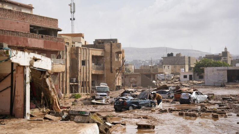Imagen distribuida por el Departamento de Comunicación del Gobierno de Libia en una red social que muestra los destrozos en la ciudad de Derna, la más afectada por las lluvias torrenciales que han dejado por el momento unas 2400 víctimas mortales y 10,000 desaparecidos, según la Federación de la Cruz Roja. EFE/ Dpto. Comunicación del Gobierno Libio vía red social X 