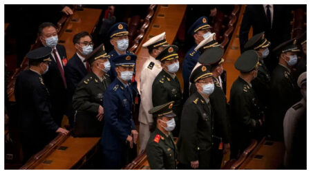 ANÁLISIS: Medios militares del PCCh exponen el miedo de Xi Jinping al asesinato o al golpe militar