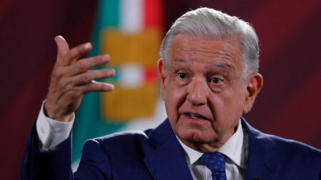 López Obrador dice que corresponde a la Fiscalía pedir la extradición de Emma Coronel