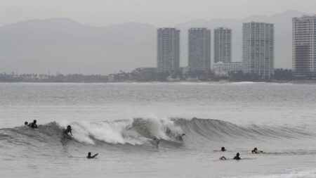 Se forma el huracán Jova en el Pacífico mexicano y causa lluvias en el occidente del país