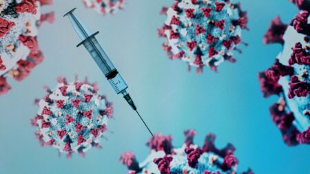 Estudio detecta proteína de espiga tras 6 meses de vacunación contra COVID y sugiere 3 posibles causas