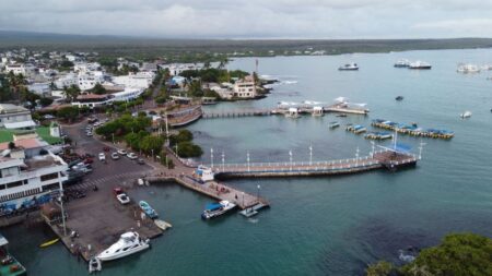 Ecuador y Estados Unidos firman un acuerdo para combatir actividades ilícitas en el mar