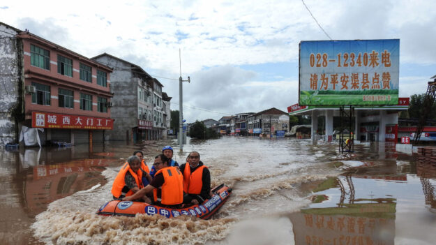 Más de 63,000 personas evacuadas en la provincia china de Sichuan por las fuertes lluvias