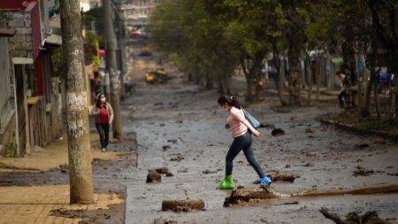 Gobierno de Ecuador emite decretos urgentes sobre gestión de riesgos y recursos públicos