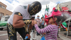 El español Fernández lanza libro para humanizar a los luchadores mexicanos
