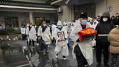 Fugitivos chinos califican de “sin precedentes” las muertes masivas causadas con la pandemia en China