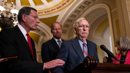 Se desata nuevo debate sobre límites de edad para políticos tras última paralisis de McConnell