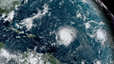 Lee sigue como huracán de categoría 3 y pone en aviso de tormenta tropical a las Bahamas