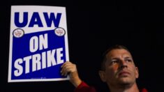 United Auto Workers inicia huelga histórica en Ford, GM y Stellantis tras no llegar a un acuerdo