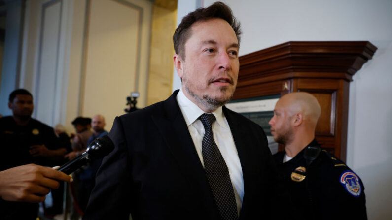 WASHINGTON, DC - 13 DE SEPTIEMBRE: Elon Musk, director general de Tesla y X, llega al "AI Insight Forum" en el Edificio de Oficinas Russell del Senado en el Capitolio el 13 de septiembre de 2023 en Washington, DC. (Chip Somodevilla/Getty Images)