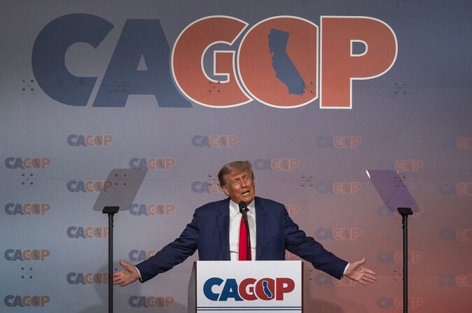  El expresidente de EE. UU. Donald Trump habla en la convención de otoño del Partido Republicano de California en el hotel Anaheim Marriott el 29 de septiembre de 2023 en Anaheim, California. (David McNew/Getty Images)