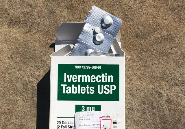 Un paquete de comprimidos de ivermectina. (Natasha Holt/The Epoch Times)