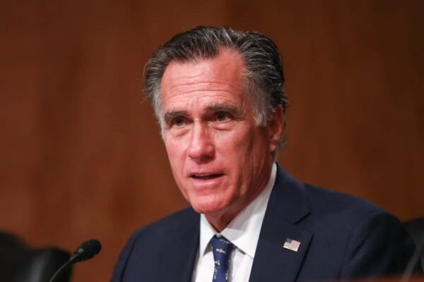 El senador Mitt Romney (R-Utah) en una audiencia de Seguridad Nacional del Senado el 9 de abril del 2019. (Charlotte Cuthbertson/The Epoch Times)