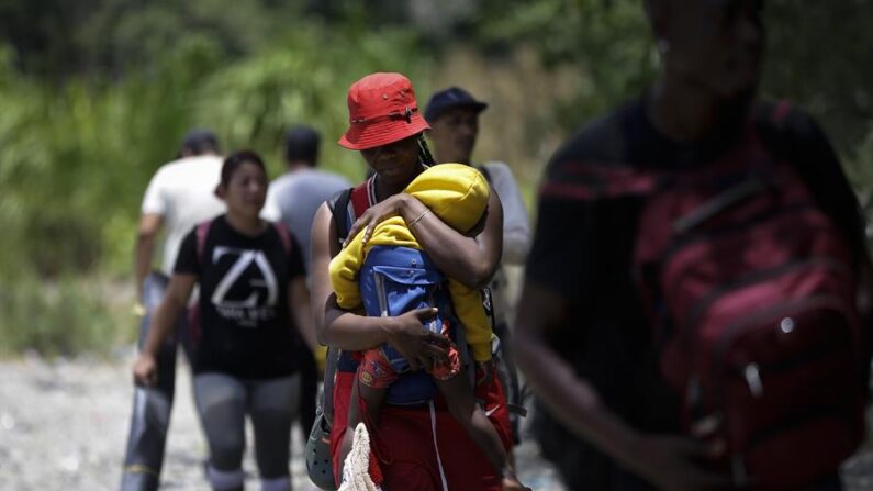 El Centro de Movilidad Segura de Colombia, que forma parte del programa lanzado por Estados Unidos para que venezolanos, haitianos y cubanos puedan migrar de forma legal al país norteamericano, ha recibido hasta la fecha más de 11,000 solicitudes, que están en procesamiento. EFE/ Bienvenido Velasco