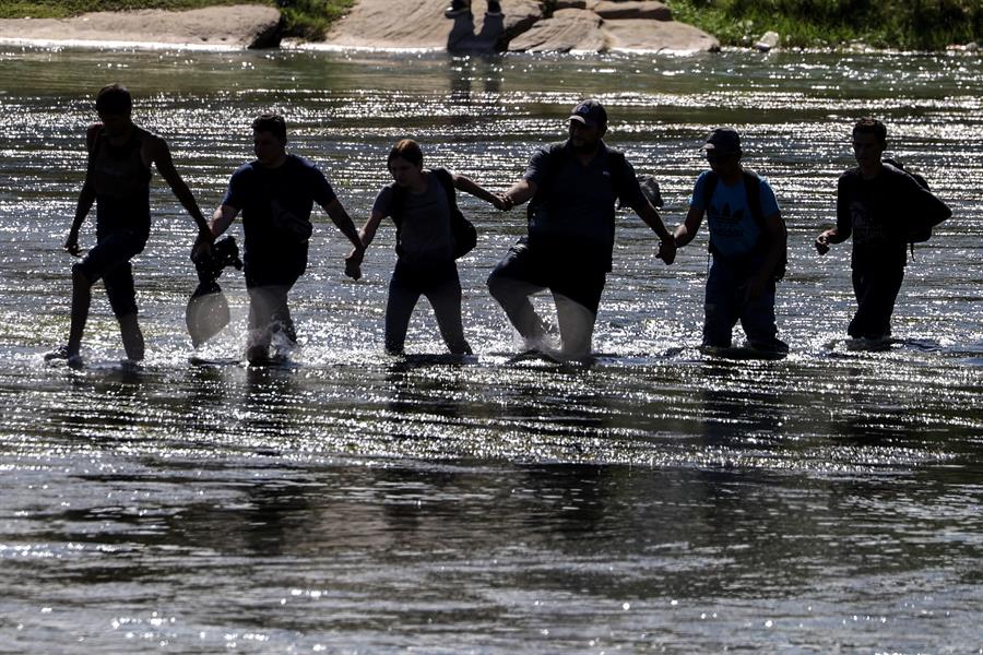 Cuatro contrabandistas se declaran culpables de causar la muerte de 8 migrantes en Texas