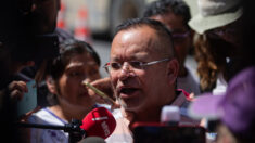 Padres de estudiantes de Ayotzinapa exigen a López Obrador que no encubra al Ejército