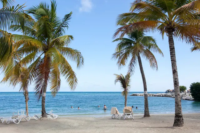 Las cálidas y tranquilas aguas de la playa atraen al Hotel Riu Palace Jamaica. (Annie Wu/The Epoch Times)