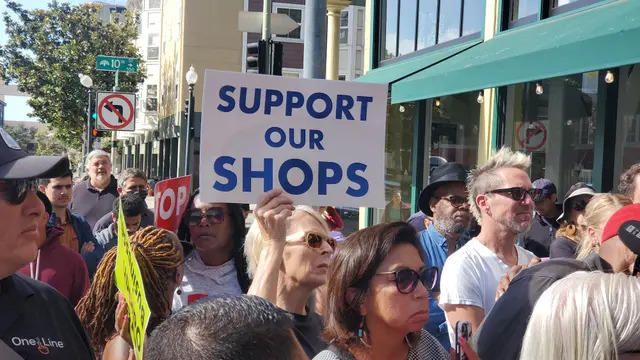 Más de 200 comercios cierran sus puertas en protesta por el aumento de la delincuencia en Oakland, California, el 26 de septiembre de 2023. (NTD)