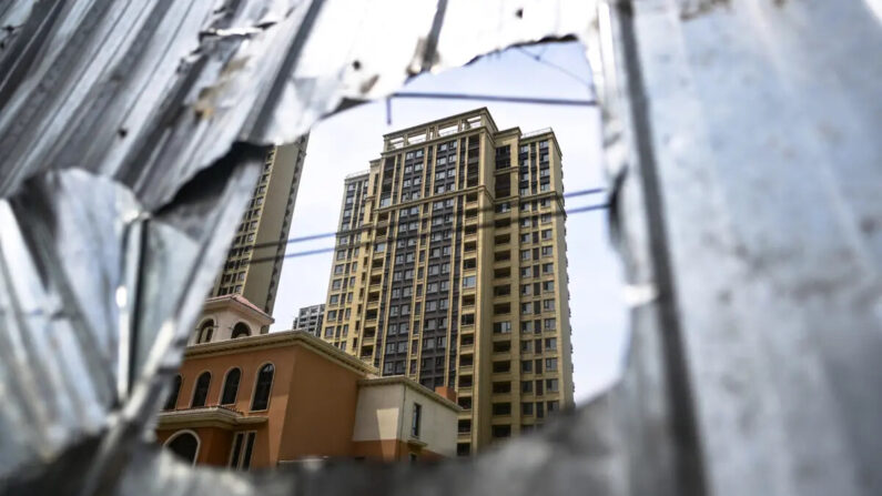 Edificios de apartamentos sin terminar en la ciudad de Xinzheng, en Zhengzhou, provincia central china de Henan, el 20 de junio de 2023. (Pedro Pardo/AFP vía Getty Images)